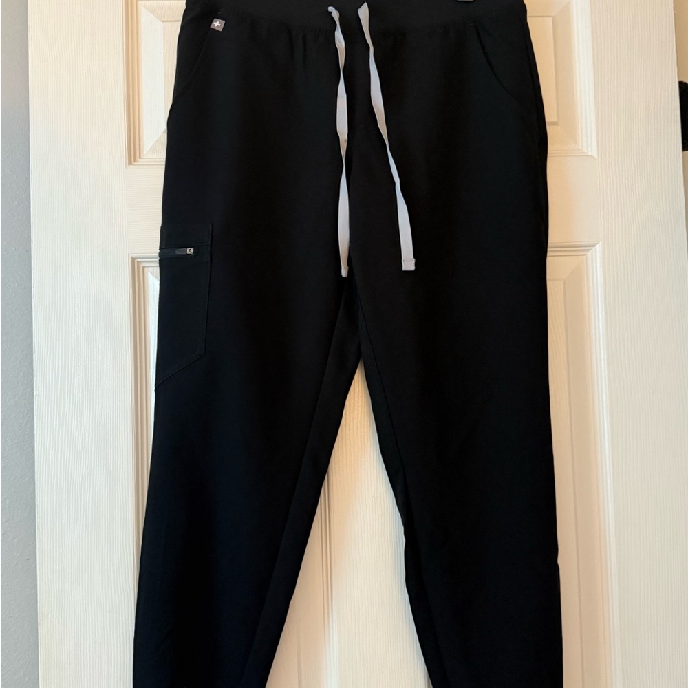 Figs Women’s Zamora Black Joggers with Gray Drawstring